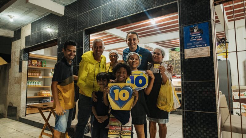 Pazolini percorre bairros da Serra e recebe manifestações de apoio dos moradores