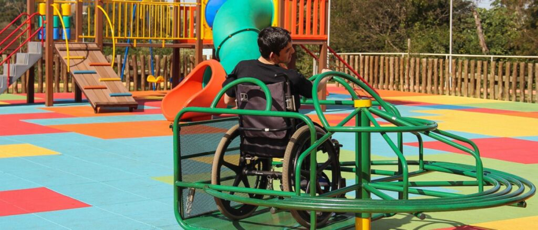 Câmara de Vitória aprova brinquedos inclusivos em praças públicas