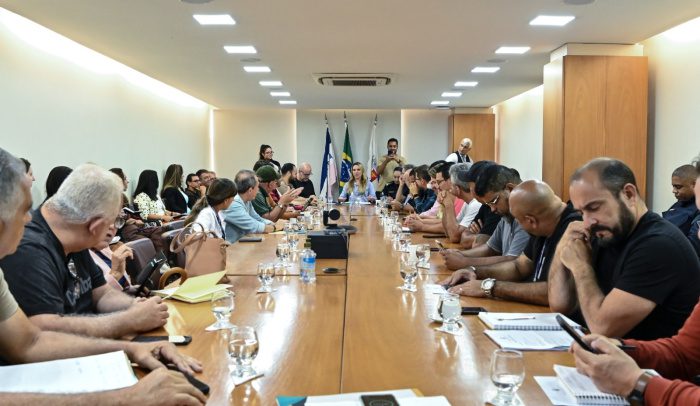 Lideranças de 12 bairros de Vitória apresentam demandas em reunião com a Prefeitura