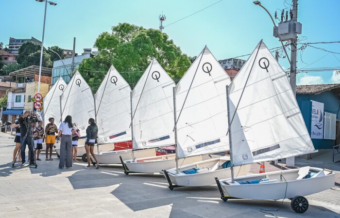 Ilha das Caieiras ganha escola náutica com aulas gratuitas de vela para crianças
