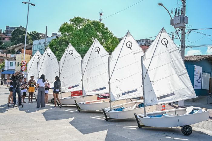 Ilha das Caieiras ganha escola náutica com aulas gratuitas de vela para crianças