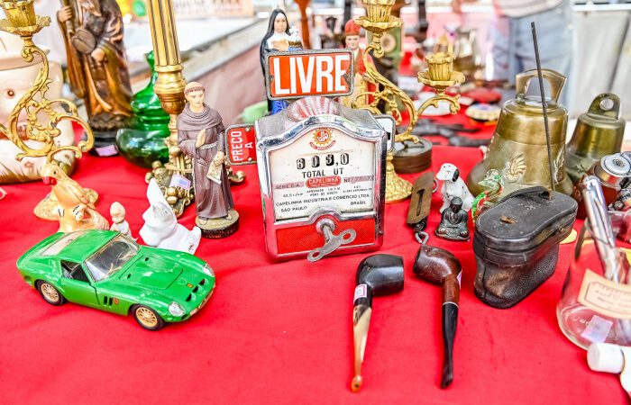 Feira de Antiguidades da Rua da Lama reúne colecionadores, arte e peças históricas em Vitória