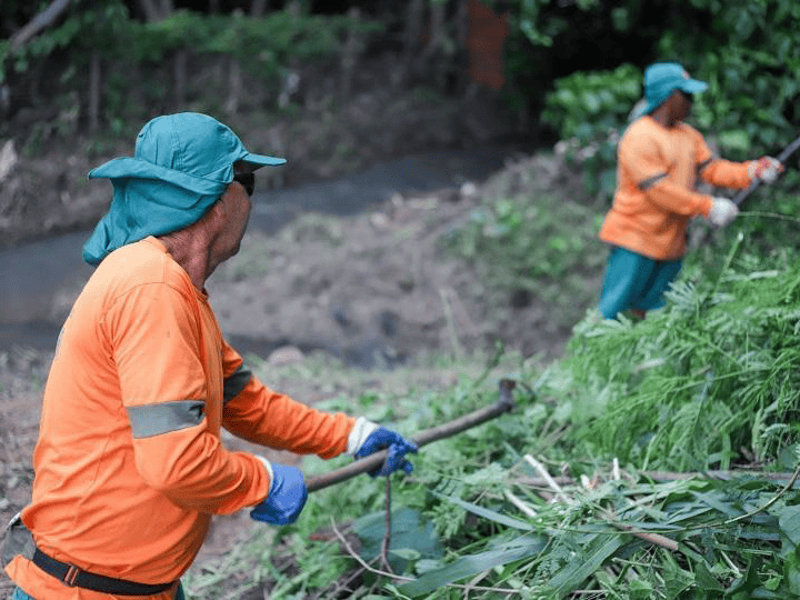 Serra reforça limpeza de canais para reduzir risco de alagamentos