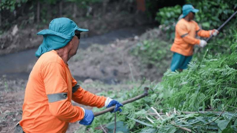 Serra reforça limpeza de canais para reduzir risco de alagamentos