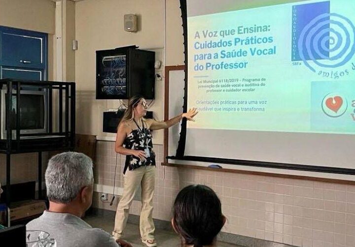 Vila Velha leva ações de saúde vocal a professores e cuidadores da rede municipal