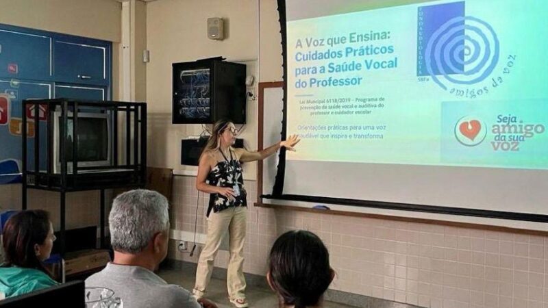 Vila Velha leva ações de saúde vocal a professores e cuidadores da rede municipal