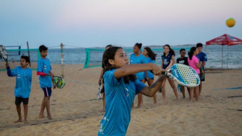 Vila Velha oferece 240 vagas gratuitas em escolinha de esportes na Praia de Itaparica