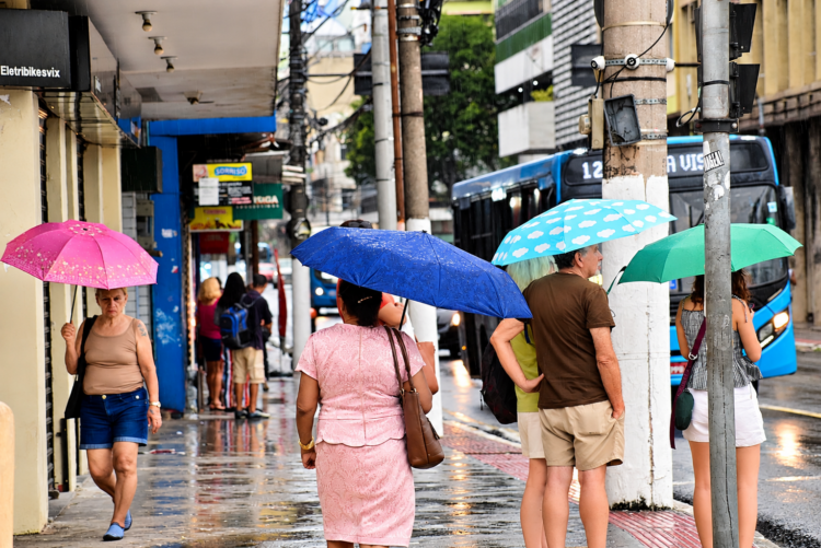 Alerta de chuva e ventos fortes atinge 48 cidades do Espírito Santo