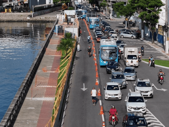 Ciclovia provisória causa lentidão na Beira-Mar, em Vitória