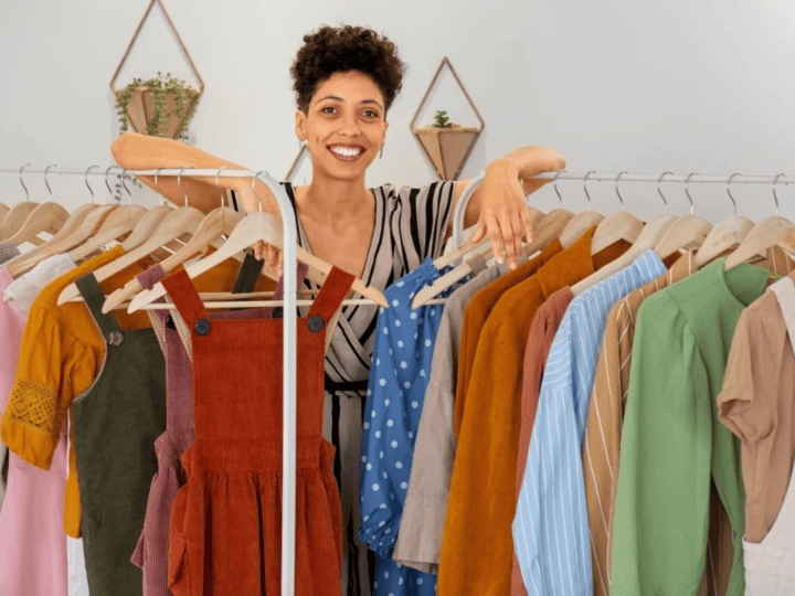 Curso gratuito capacita mulheres para empreender com brechós