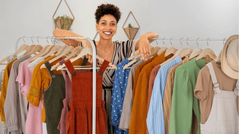 Curso gratuito capacita mulheres para empreender com brechós