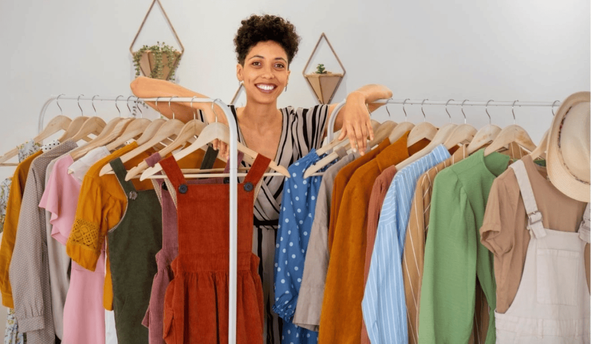 Curso gratuito capacita mulheres para empreender com brechós