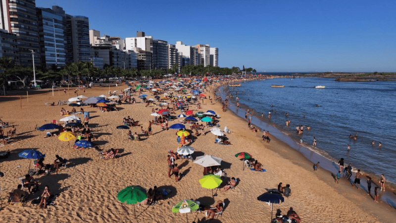 Fiscalização reforça aviso de prazo para tendas em praias de Vila Velha
