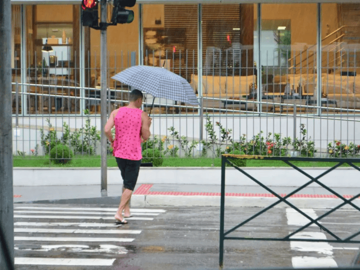 Inmet emite alerta de chuvas intensas e granizo para municípios do Espírito Santo