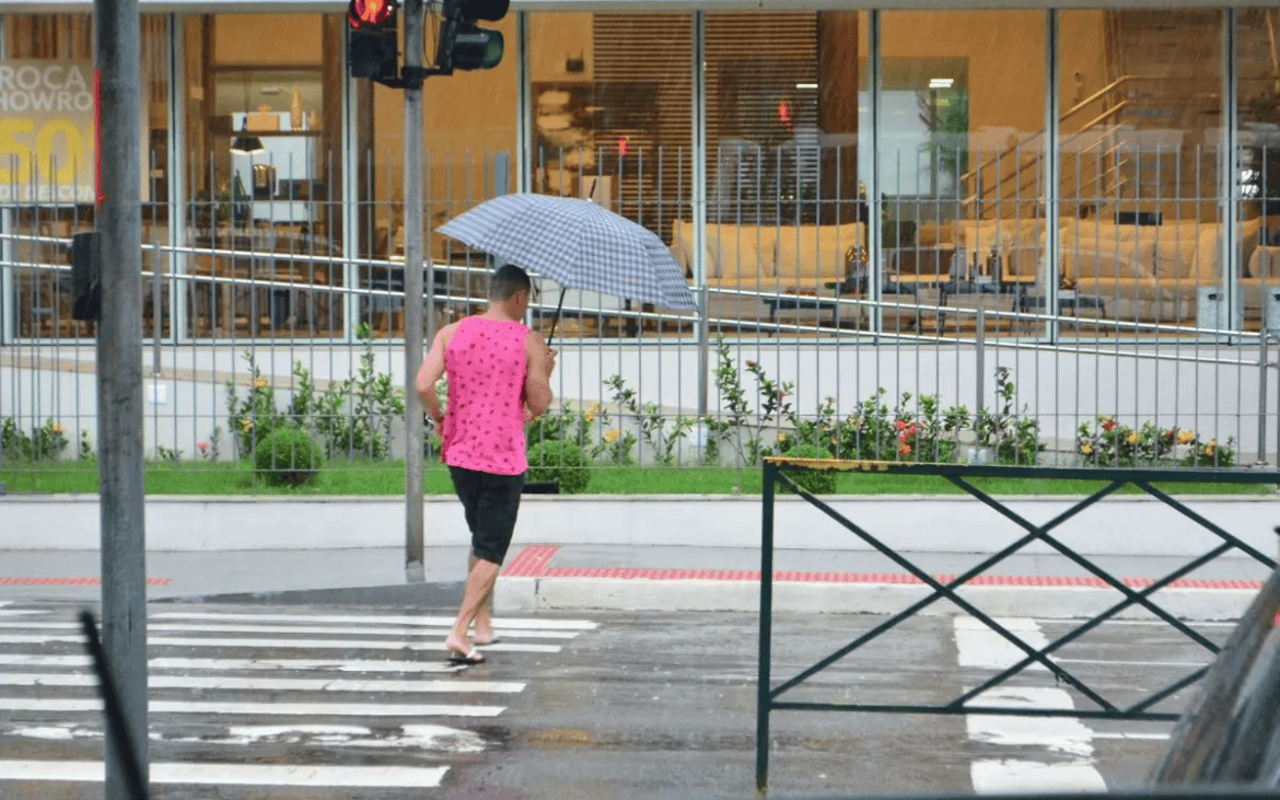 Inmet emite alerta de chuvas intensas e granizo para municípios do Espírito Santo