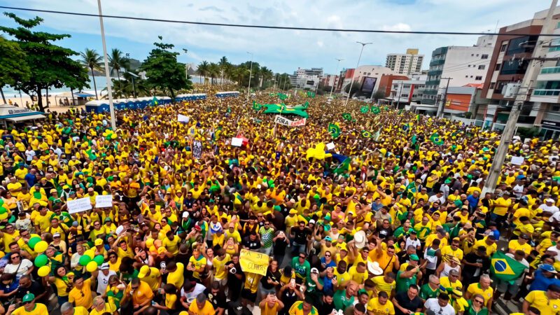DIREITA LEVA MULTIDÃO ÀS RUAS! Blocão 22 transforma orla de Camburi em palco de grande mobilização