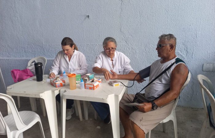 Pescadores de Vitória recebem testes rápidos, aferição de pressão e orientações gratuitas de saúde