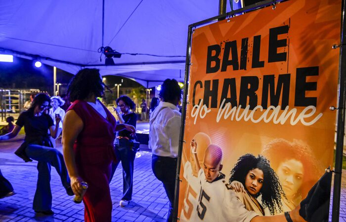 Baile Charme gratuito transforma praça de Jardim Camburi em pista de dança nesta sexta-feira
