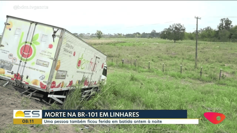 Passageiro de carro morre em acidente com caminhão na BR-101, em Linhares
