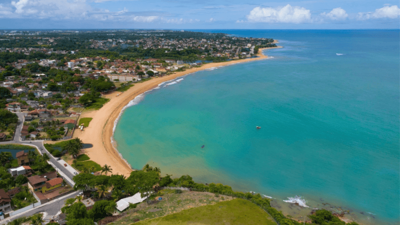Praias da Serra têm 13 pontos impróprios para banho; veja onde evitar