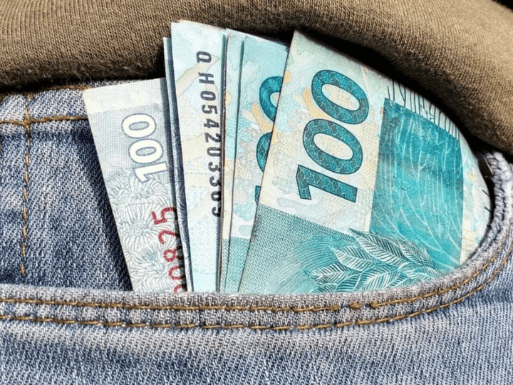 Segunda parcela do 13º salário será antecipada em 2026
