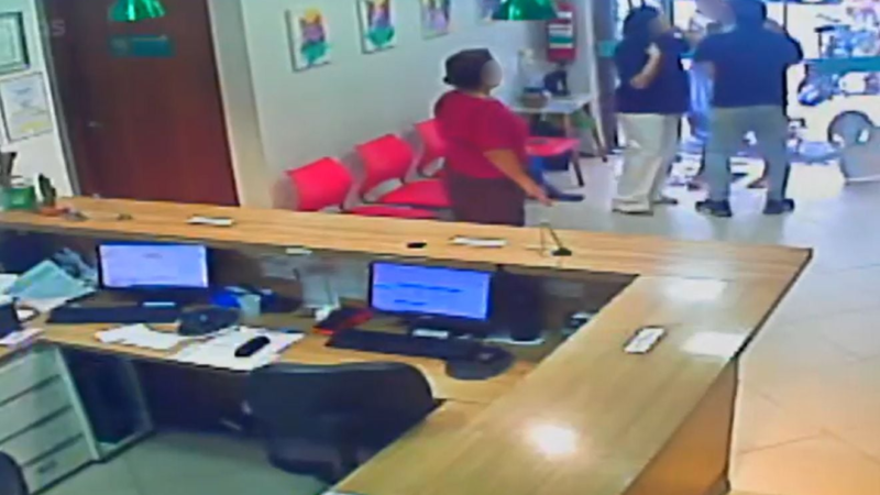 Veterinário salva bebê engasgada após pais pedirem ajuda em pet shop em Vitória