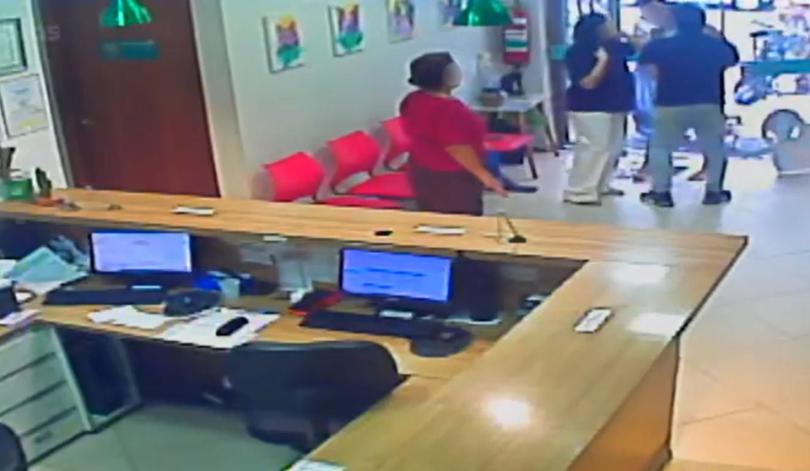 Veterinário salva bebê engasgada após pais pedirem ajuda em pet shop em Vitória