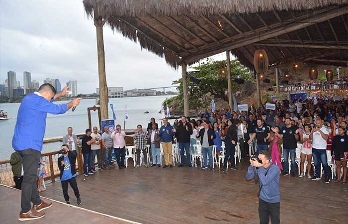 Republicanos em festa com o pré-candidato a deputado federal, Devanir Ferreira