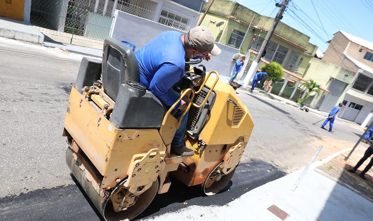 Mutirão de serviços no bairro Vila Petrônio inclui até drenagem e pavimentação