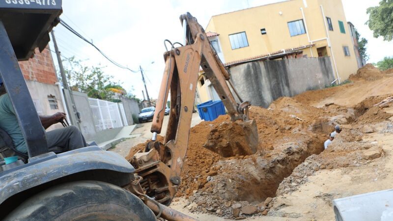 Secretaria de Serviços realiza limpeza e pavimentação em mais uma rua de Cariacica