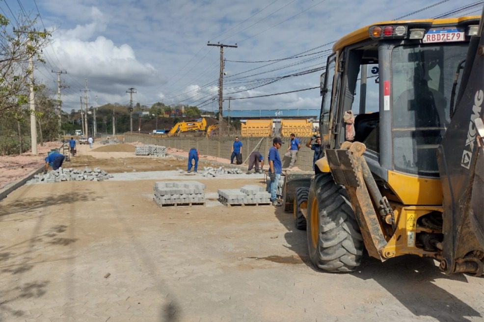 Secretaria de Obras de Cariacica inicia drenagem e pavimentação de ruas de bairros