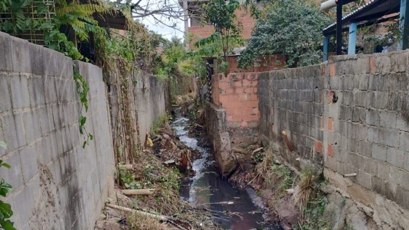 Galerias do bairro Santana são limpas pela Semserv