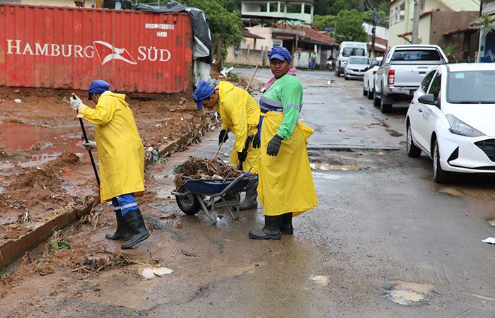 Secretaria de Serviços e Defesa Civil estão nas ruas para minimizar efeitos das chuvas