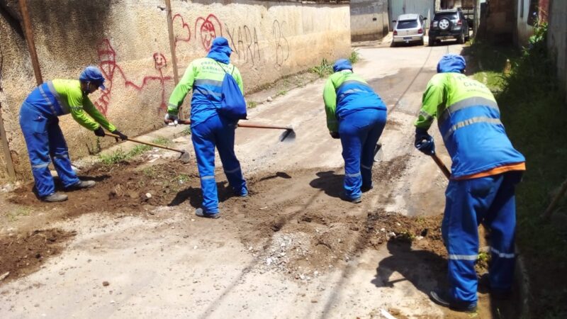 Em Cariacica equipe da Semserv encontra até lençol na rede de drenagem em Retiro Saudoso