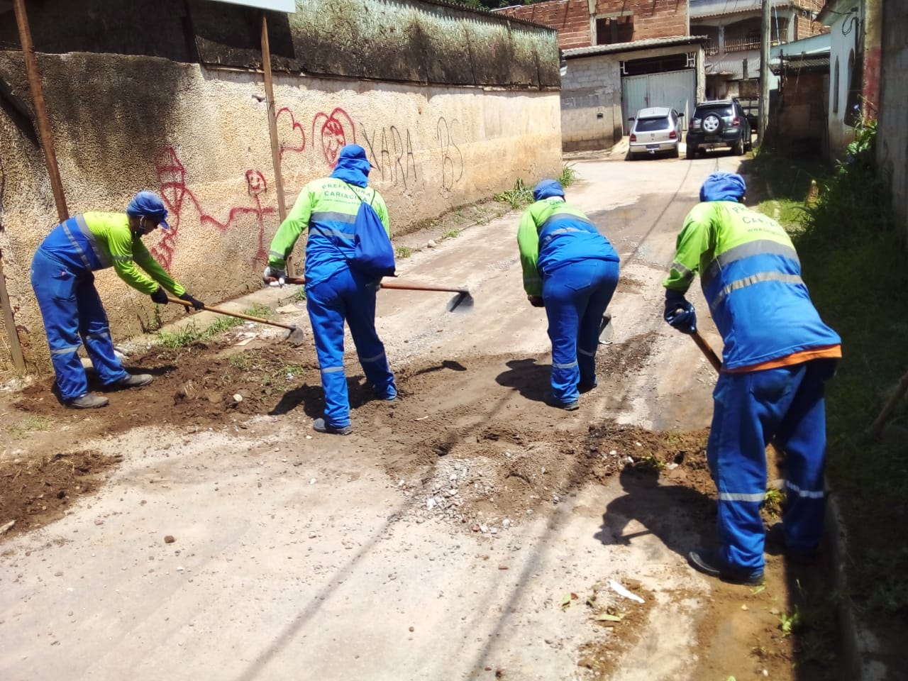 Em Cariacica equipe da Semserv encontra até lençol na rede de drenagem em Retiro Saudoso