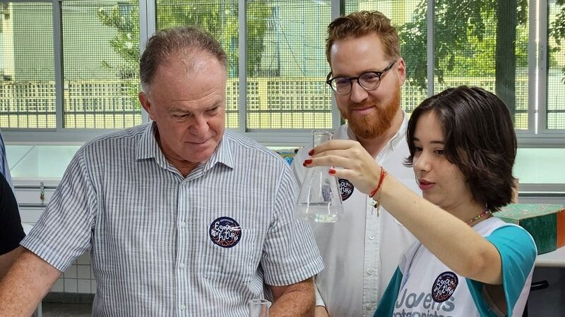 Ano letivo inicia com certificação de Escola do Futuro em cinco unidades de ensino