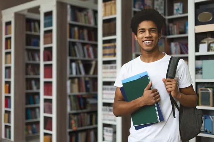 Inscrições para bolsas em faculdades do ES terminam nesta terça (14)