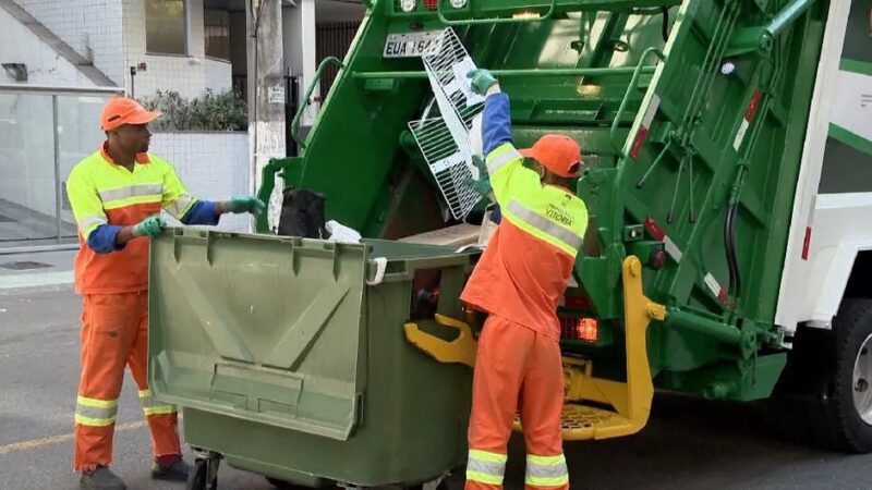 Prefeitura de Vitória faz ação de reforço para conscientizar sobre descarte correto de resíduos