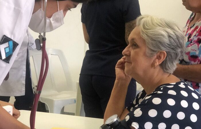 Bate-papo sobre direitos sociais atrai dezenas de mulheres acima de 60 anos no bairro Santo André