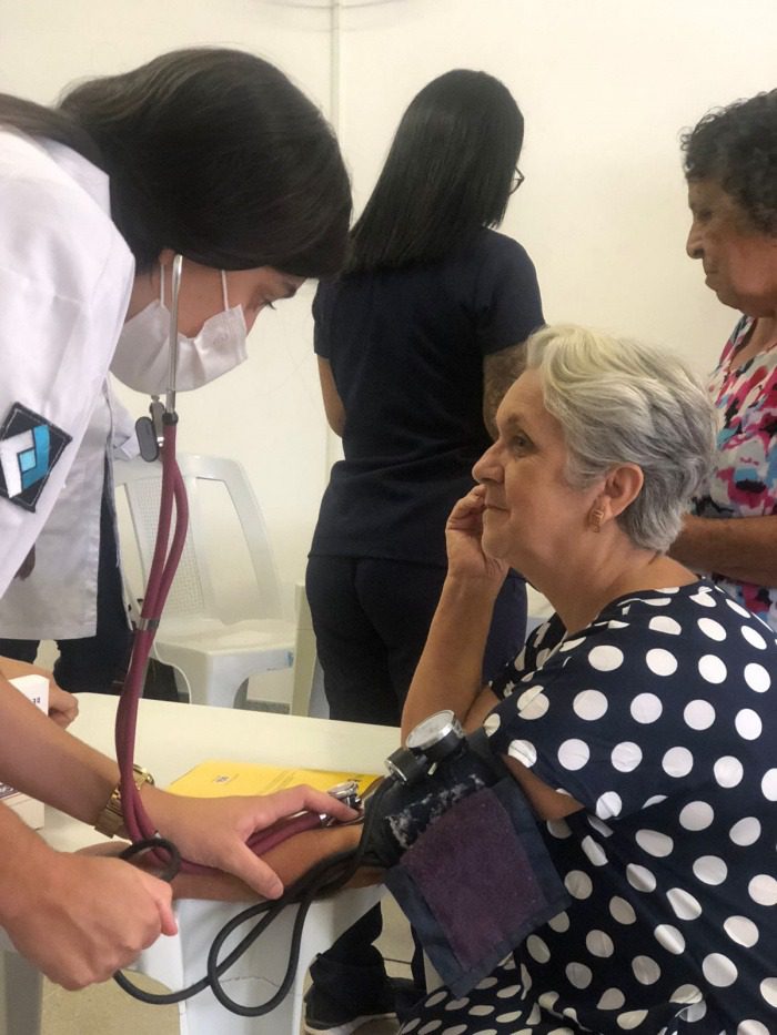 Bate-papo sobre direitos sociais atrai dezenas de mulheres acima de 60 anos no bairro Santo André