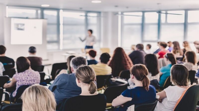 Profissionais da educação de Vitória terão 800 horas de formação