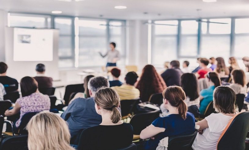 Profissionais da educação de Vitória terão 800 horas de formação