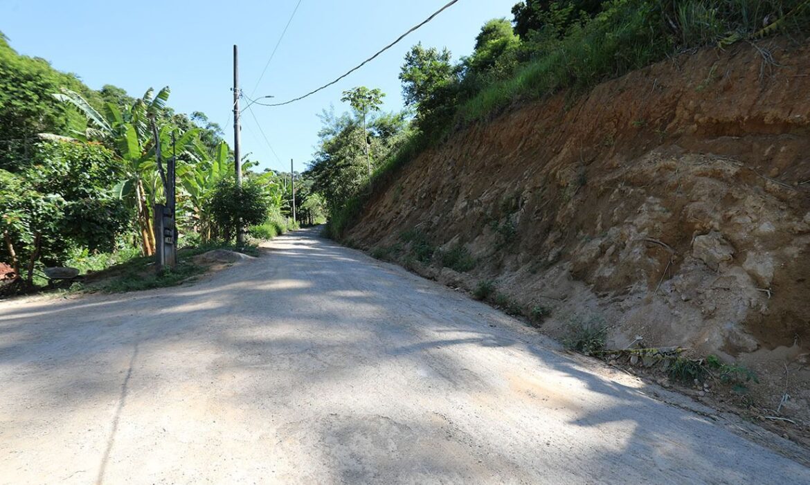 Estradas da zona rural de Cariacica recebem melhorias da prefeitura