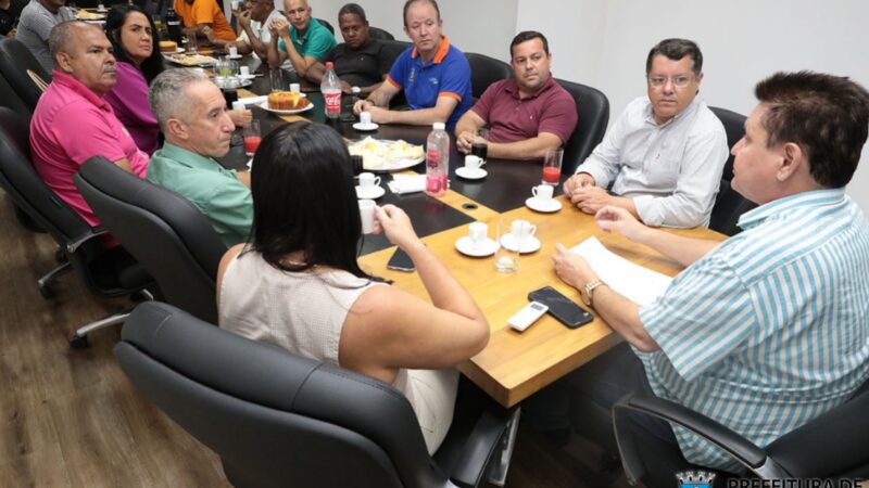 Prefeito se reúne com vereadores para apresentar a proposta do Novo Plano de Cargos e Salários