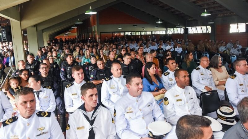 Devanir Ferreira enaltece bravura e comprometimento das forças de segurança em sessão solene