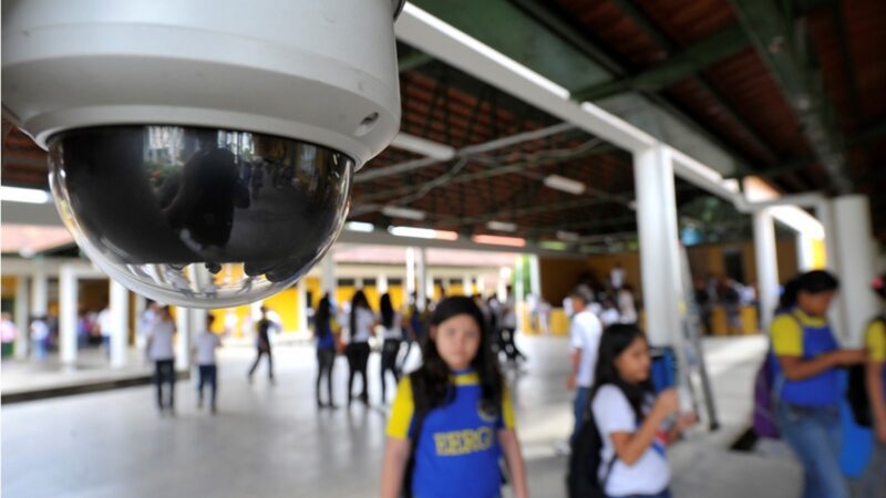 Videomonitoramento em escolas pode virar lei no Estado