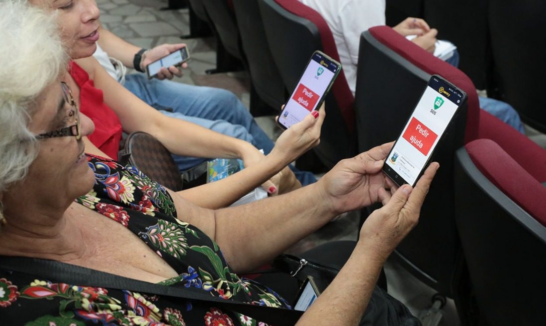 Botão de pânico: diretores de escolas de Cariacica fazem treinamento para utilizar o sistema