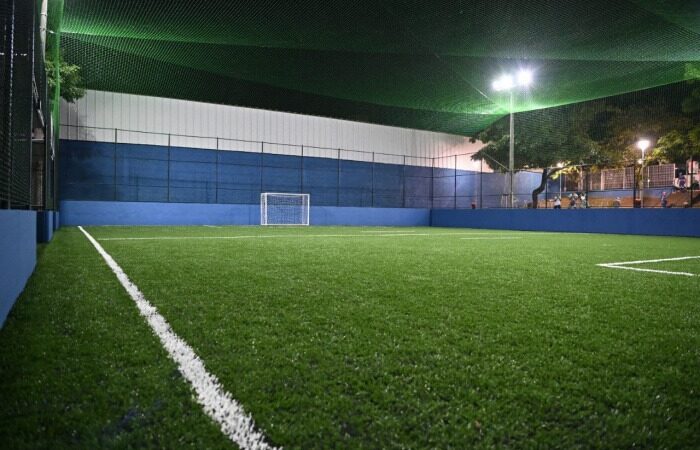 Esporte e lazer: bairro Grande Vitória recebe campo de grama sintética