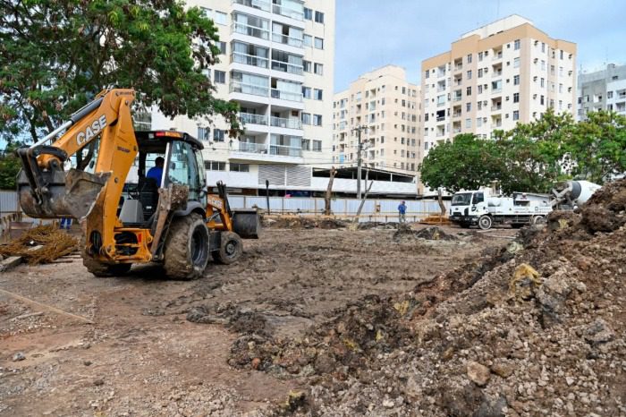 Prefeito visita obras do Centro Integrado de Assistência Social e Esportes