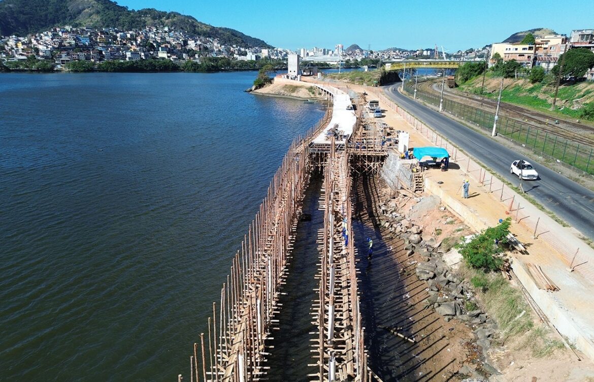 Secretaria de Obras dá início à concretagem da passarela suspensa na Nova Orla de Cariacica